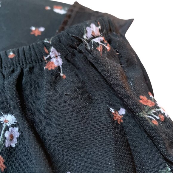 ICONE - Large black short blouse short with lace plunging v-neck small flowers - Picture 4 of 8